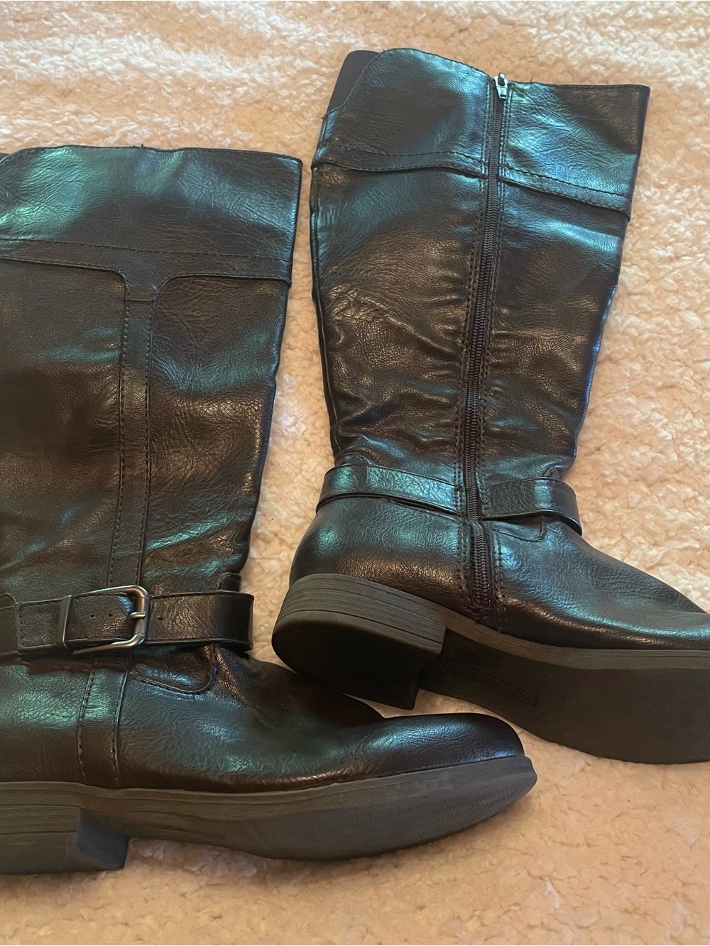 Classic Women's Brown faux leather Knee-High Boots with Buckle, size 7